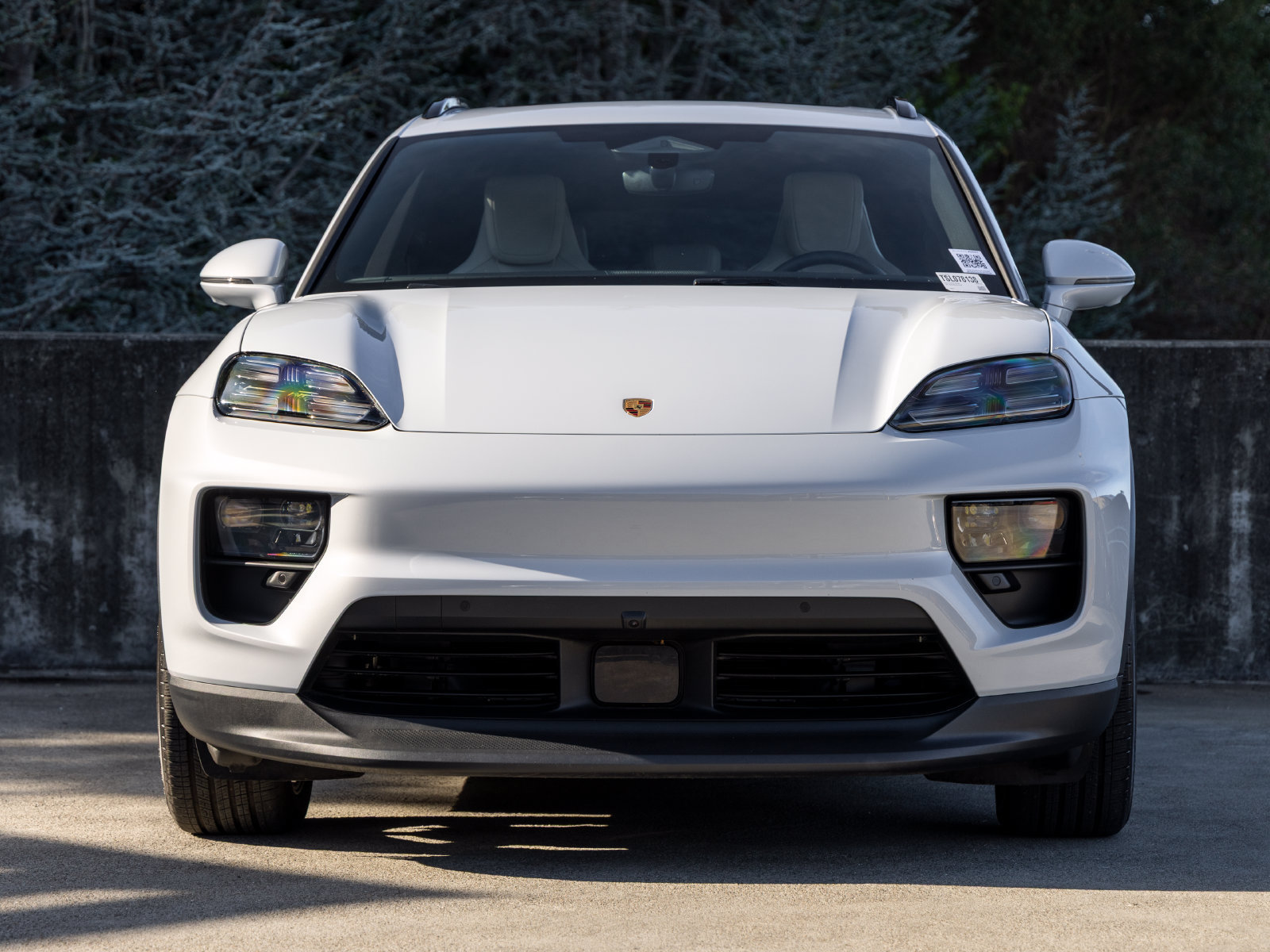 Certified 2025 Porsche Macan Electric RWD image 8