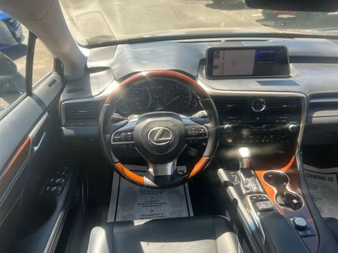 Used 2019 Lexus RX 450hL Premium image 2