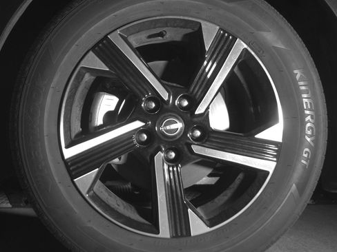 Used 2025 Nissan Sentra SV image 11