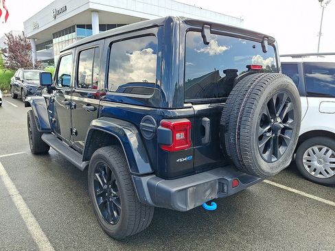 Used 2022 Jeep Wrangler Unlimited Sahara w/ Cold Weather Group AWD/4WD image 3
