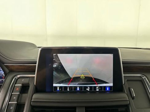 Used 2023 Chevrolet Suburban High Country image 21