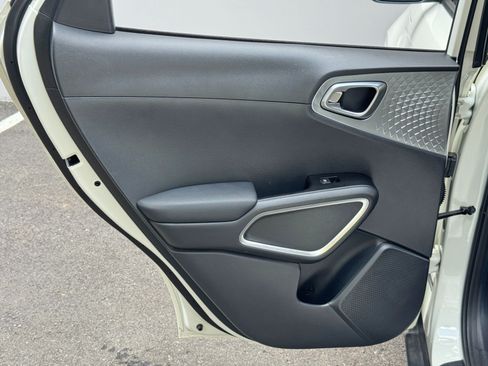 Used 2025 Kia Soul S FWD image 39