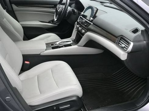 Used 2019 Honda Accord Touring image 9