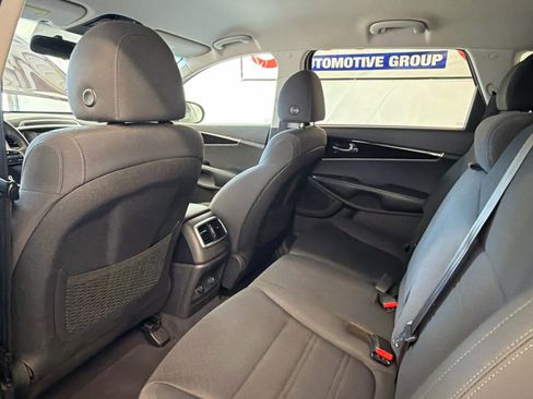 Used 2020 Kia Sorento LX FWD image 20