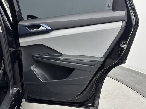 Used 2024 Volkswagen Taos SE image 29