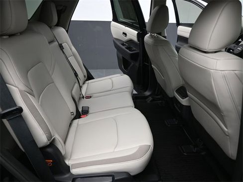 Used 2025 Nissan Pathfinder SL image 29