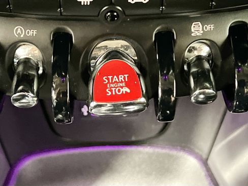 Used 2015 MINI Cooper 4-Door Hardtop FWD image 24