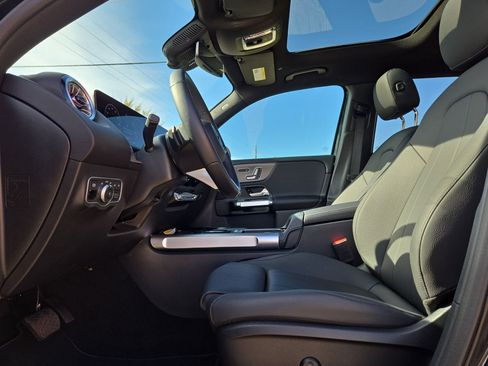 New 2025 Mercedes-Benz GLB 250 image 16