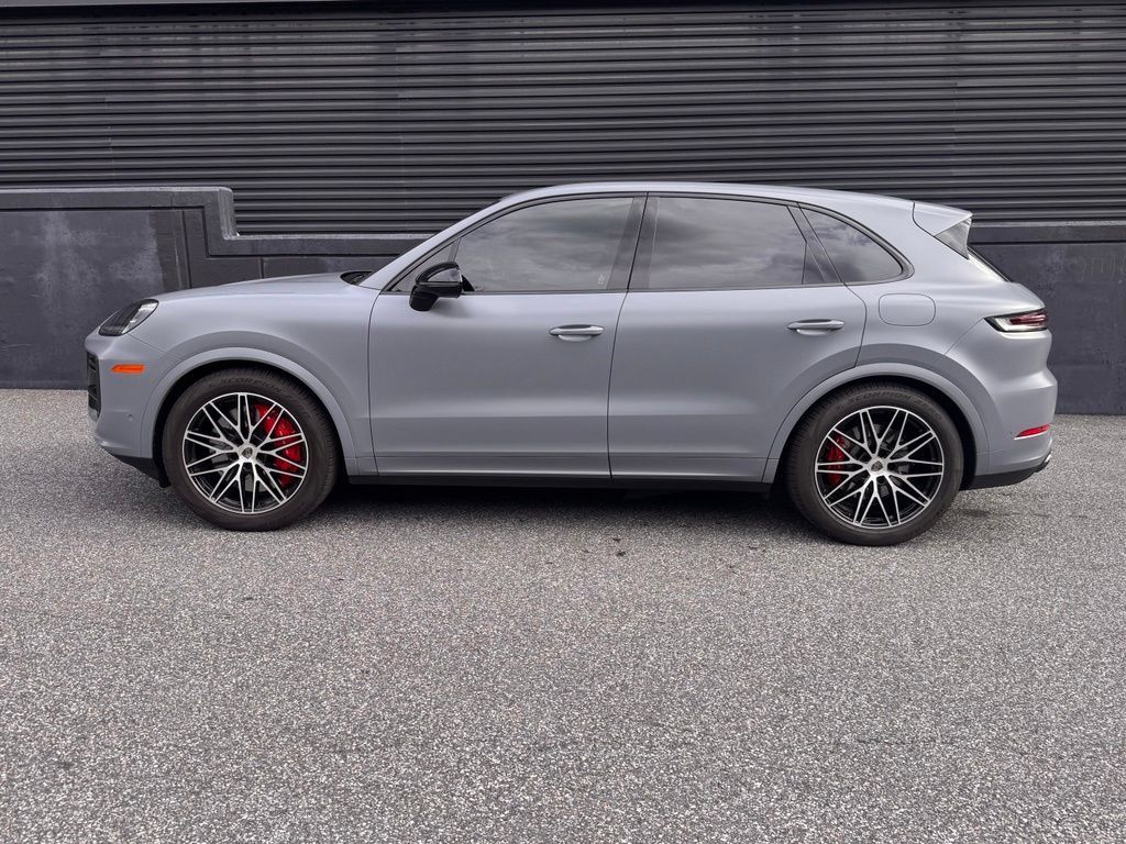 Certified 2025 Porsche Cayenne Turbo AWD/4WD image 2