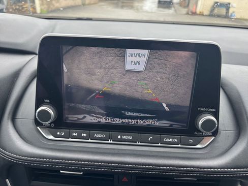 Used 2025 Nissan Rogue SV image 25