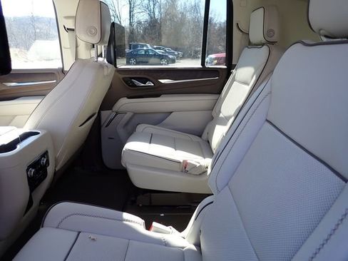 Used 2023 GMC Yukon XL Denali image 11