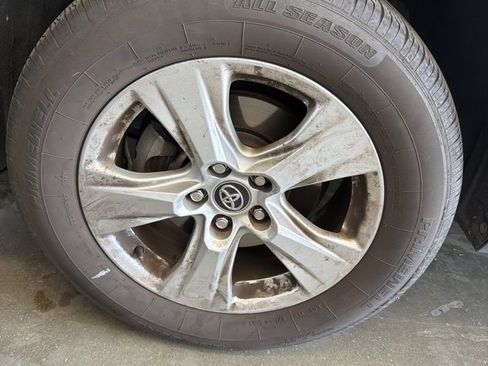 Used 2020 Toyota RAV4 XLE image 5