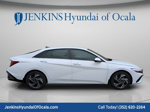 New 2026 Hyundai Elantra Limited FWD image 2