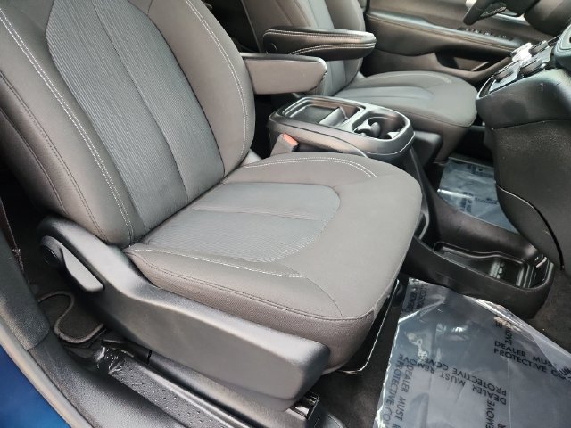 Used 2024 Chrysler Pacifica Touring FWD image 25