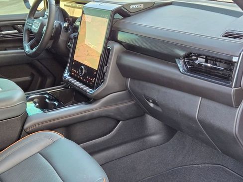 Used 2025 GMC Yukon XL AT4 w/ AT4 Premium Package image 31