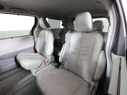 Used 2011 Toyota Sienna XLE FWD image 15