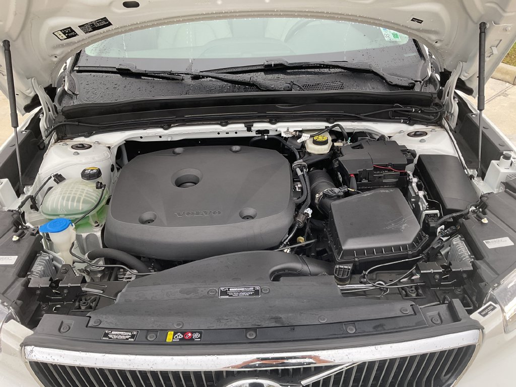 Used 2020 Volvo XC40 T4 Momentum FWD image 37