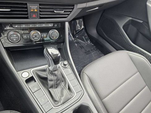 Used 2024 Volkswagen Jetta SE w/ Panoramic Sunroof Package FWD image 21