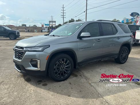 Used 2023 Chevrolet Traverse RS FWD image 2