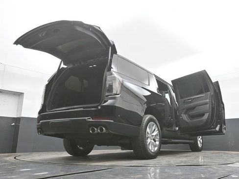 Used 2025 Chevrolet Suburban Premier AWD/4WD image 55