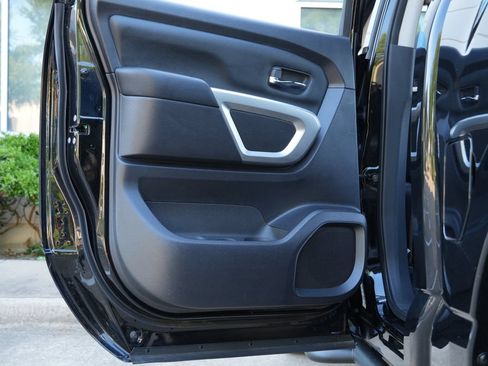 Used 2021 Nissan Titan SV w/ SV Convenience Package RWD image 37