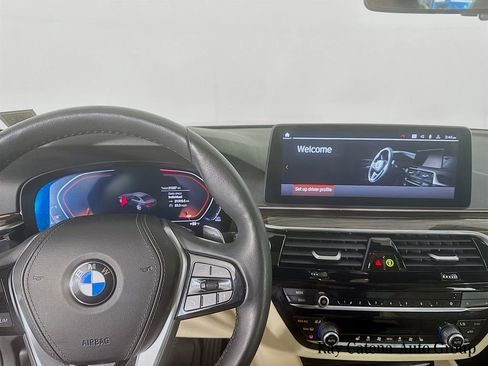 Certified 2023 BMW 530i xDrive w/ Premium Package image 9