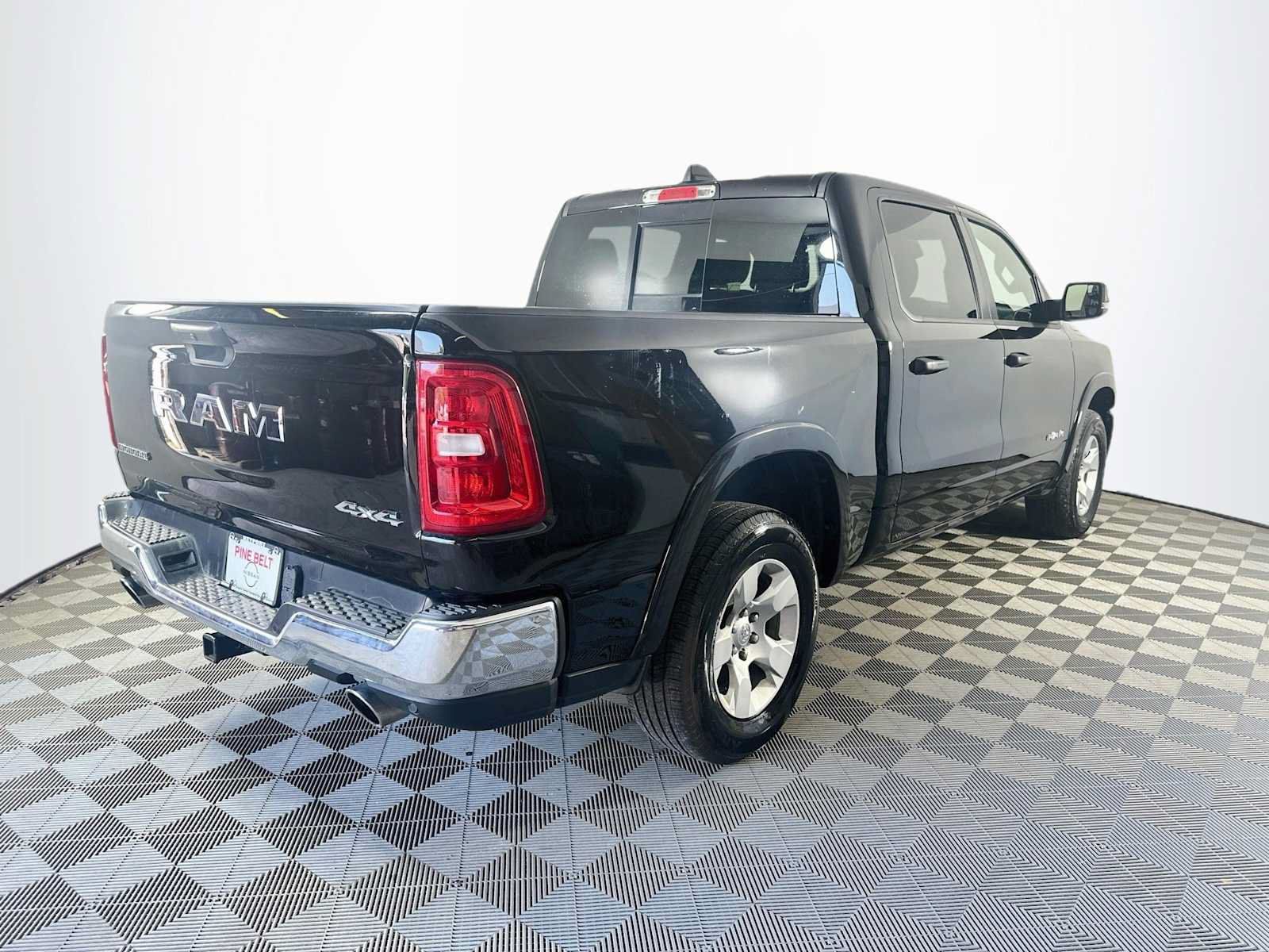 Used 2025 RAM 1500 Big Horn AWD/4WD image 4