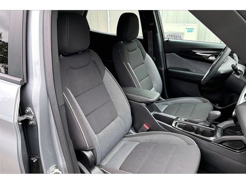 Used 2025 Chevrolet TrailBlazer LT FWD image 7