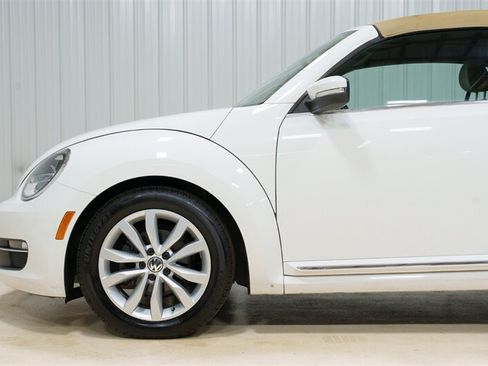 Used 2013 Volkswagen Beetle TDI FWD image 3