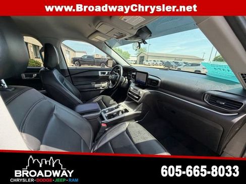 Used 2022 Ford Explorer XLT w/ Equipment Group 202A AWD/4WD image 10