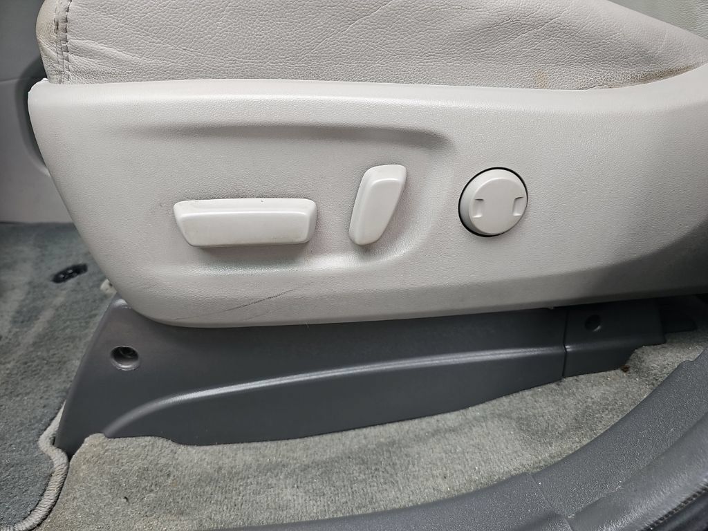 Used 2018 Toyota Sienna XLE w/ XLE Navigation Package FWD image 13