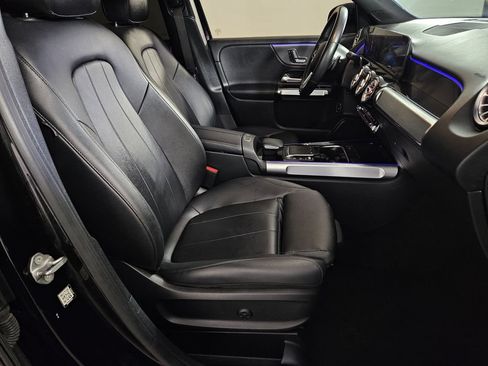 Used 2021 Mercedes-Benz GLB 250 w/ Premium Package image 26