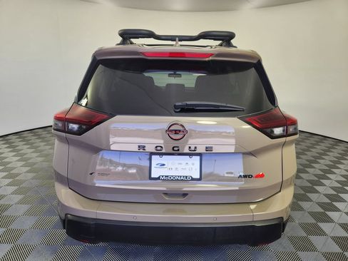 Used 2025 Nissan Rogue SV AWD/4WD image 4