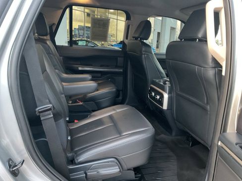 Used 2024 Ford Expedition XLT image 9