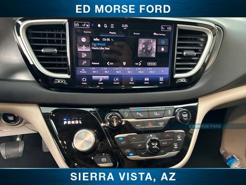 Used 2024 Chrysler Pacifica Touring-L FWD image 32