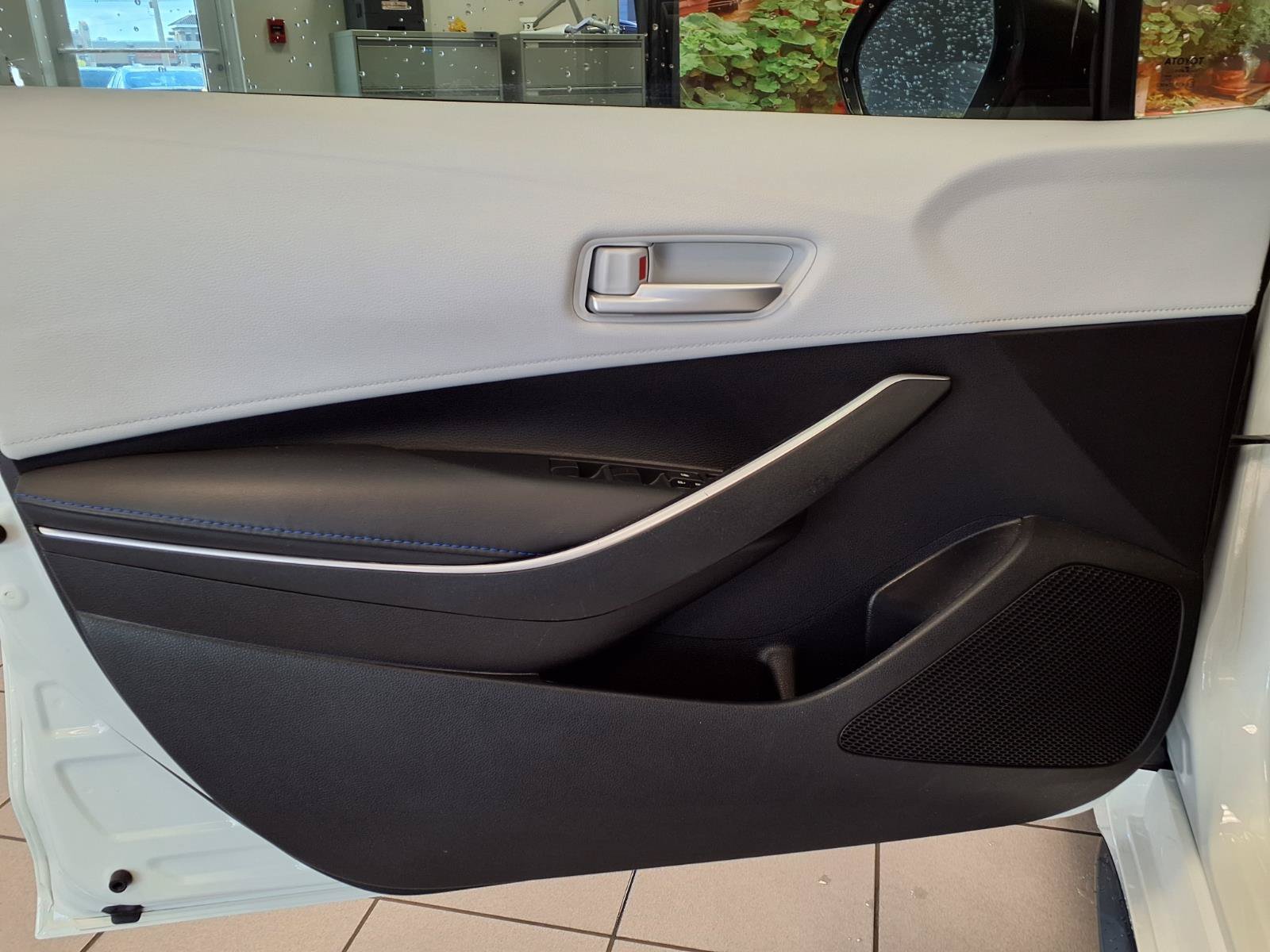 Used 2020 Toyota Corolla SE FWD image 18