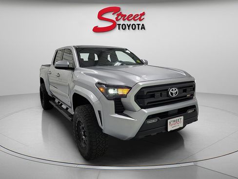 Certified 2024 Toyota Tacoma SR5 AWD/4WD image 5
