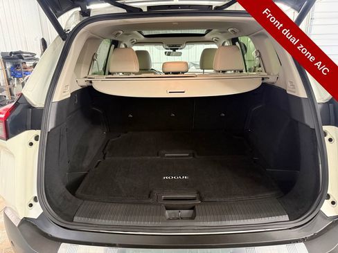 Used 2023 Nissan Rogue SL w/ SL Premium Package image 35
