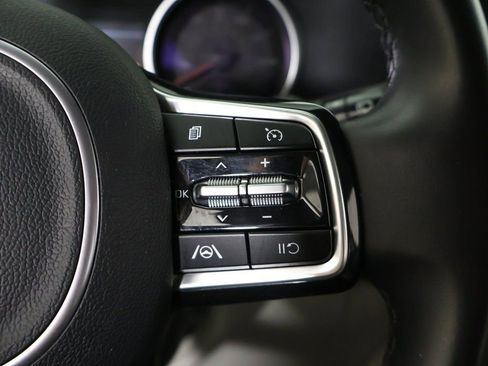 Used 2024 Kia Carnival LX image 44