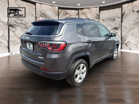 Used 2019 Jeep Compass Latitude AWD/4WD image 4