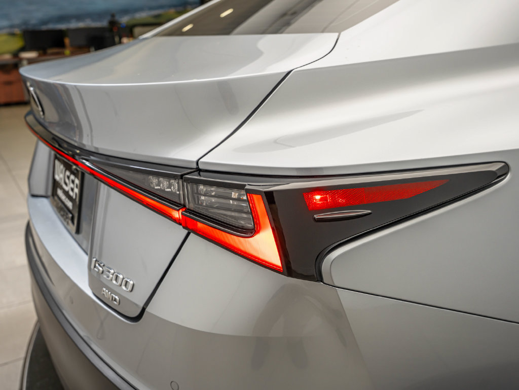 Used 2021 Lexus IS 300 AWD w/ Comfort Package image 9
