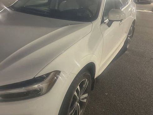 Used 2020 Volvo XC60 T6 Momentum image 5