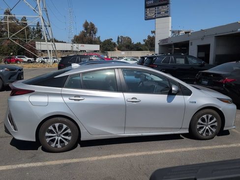 Used 2021 Toyota Prius Prime XLE w/ Carpet Mat Package (TMS) FWD image 2