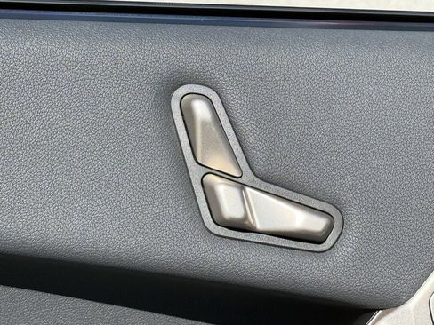 Used 2025 BMW iX xDrive50 image 19