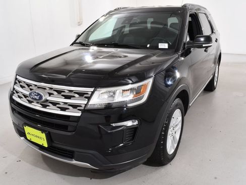 Used 2018 Ford Explorer XLT w/ Equipment Group 202A AWD/4WD image 2
