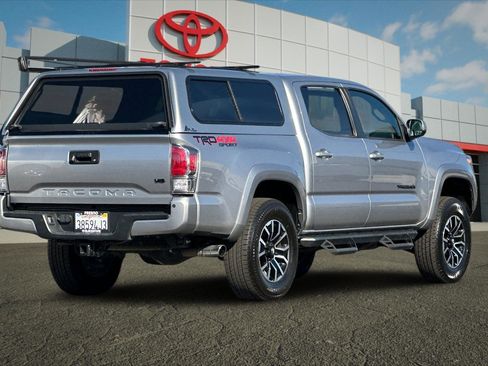 Used 2021 Toyota Tacoma TRD Sport image 3