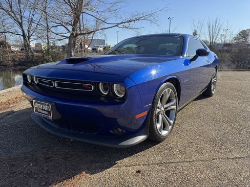 Used 2022 Dodge Challenger R/T image 11
