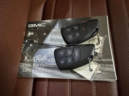 Used 2024 GMC Sierra 1500 Denali Ultimate AWD/4WD image 32