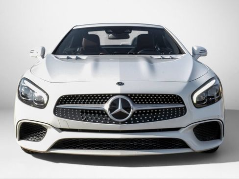 Used 2018 Mercedes-Benz SL 550 image 3