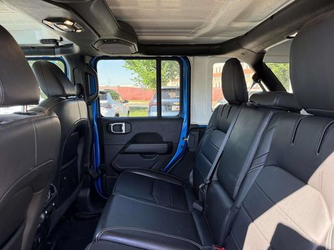 Used 2023 Jeep Wrangler Unlimited Sahara w/ Cold Weather Group AWD/4WD image 16